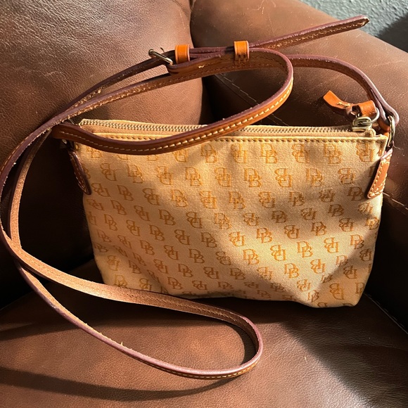 Dooney & Bourke Apricot canvas signature logo Crossbody - Picture 3 of 6